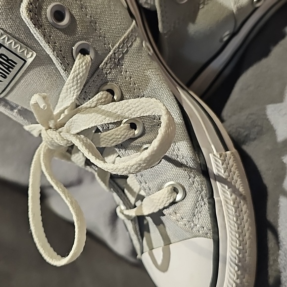 Converse light gray sneakers  size 8 - Picture 7 of 8